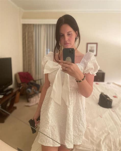 lana del rey leaked|Lana Del Rey Asks Fans Not to Listen to Leaked。